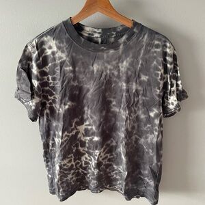 Like new new‼️🤩 Lululemon boyfriend loose fitting tie-dye T-shirt.